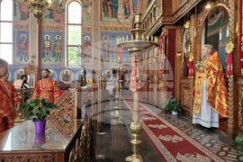Шумен - храм „Св. Три Светители“ - неделна служба