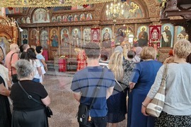 Шумен - храм „Св. Три Светители“ - неделна служба
