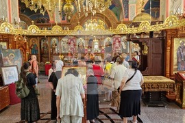 Шумен - храм „Св. Три Светители“ - неделна служба