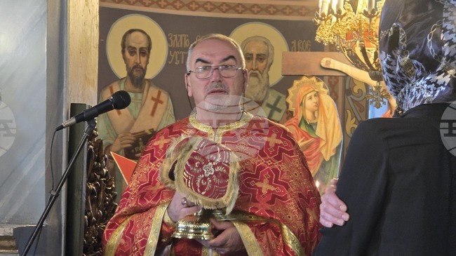 Да молим Господ да дойде при нас и да остане в нашите сърца, призова отец Йордан от плевенския храм „Света Параскева“