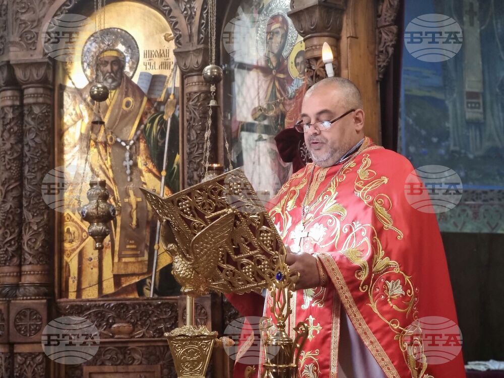 Ямбол - храм „Св. Николай Чудотворец“ - литургия