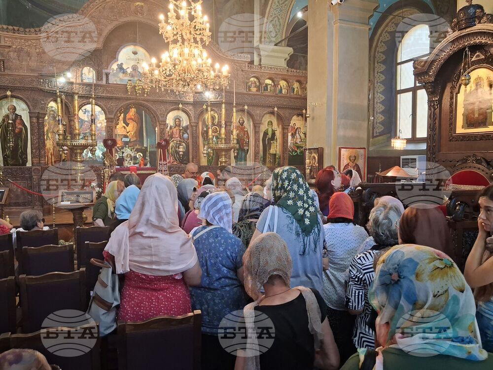 Ямбол - храм „Св. Николай Чудотворец“ - литургия