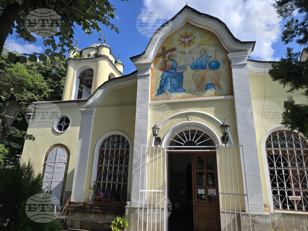 Ловеч - Ловчански митрополит Гавриил - храм „Света Троица“ - литургия