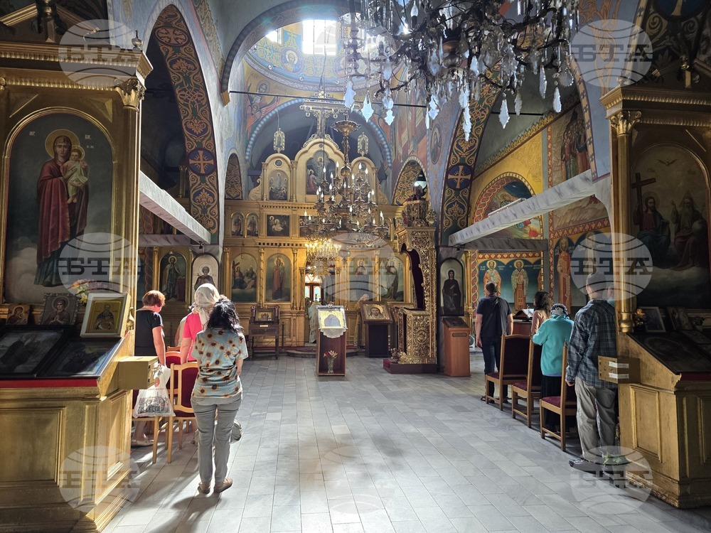 Ловеч - Ловчански митрополит Гавриил - храм „Света Троица“ - литургия