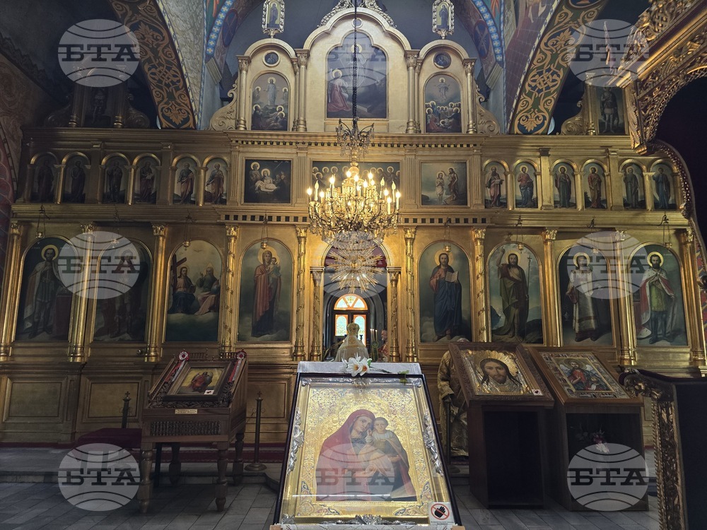 Ловеч - Ловчански митрополит Гавриил - храм „Света Троица“ - литургия