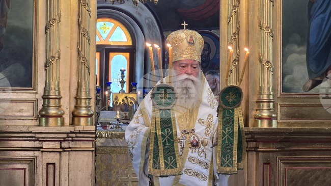 Нека се стараем в нашия живот да не допускаме властта на тъмните духове върху нас, призова Ловчанският митрополит Гавриил