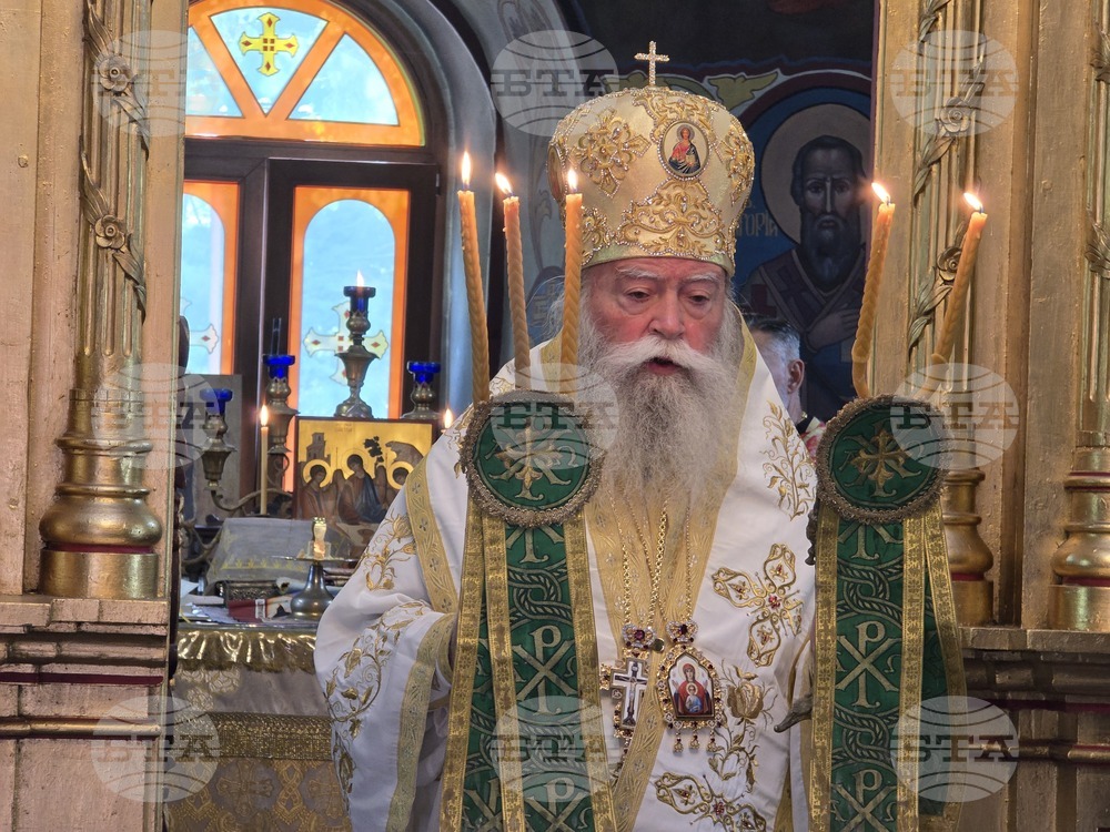 Ловеч - Ловчански митрополит Гавриил - храм „Света Троица“ - литургия