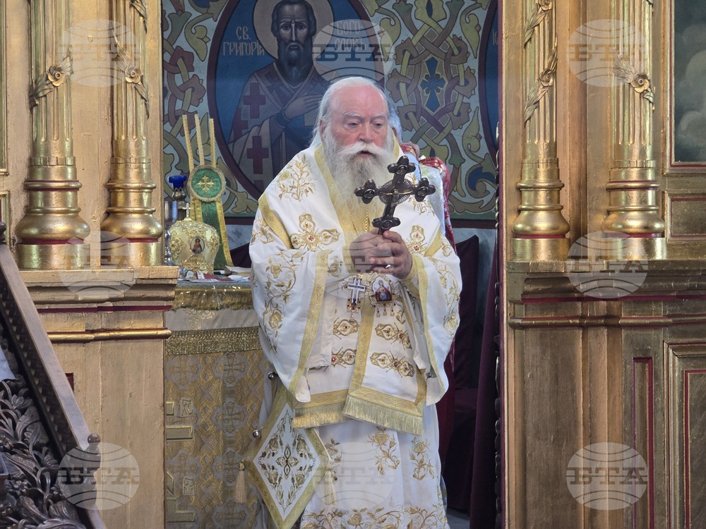 Ловеч - Ловчански митрополит Гавриил - храм „Света Троица“ - литургия