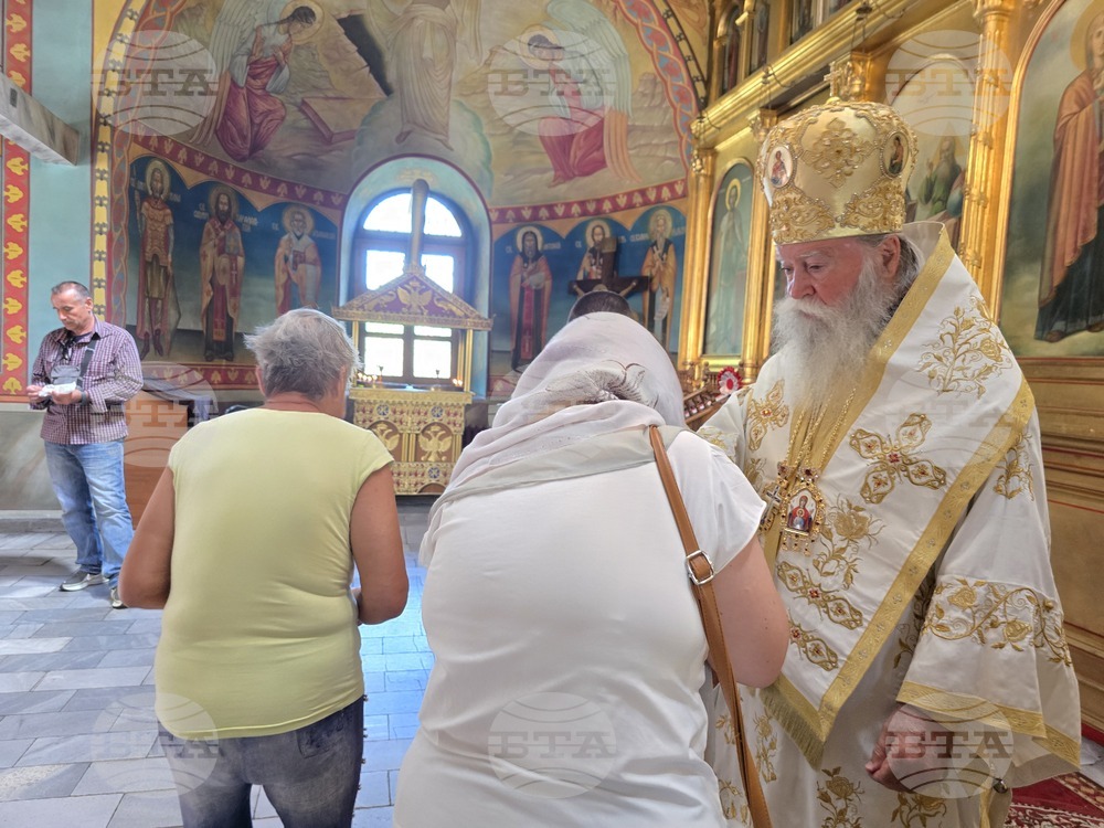 Ловеч - Ловчански митрополит Гавриил - храм „Света Троица“ - литургия