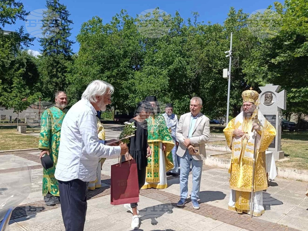 Монтана - паметник - протойерей Йордан Попов