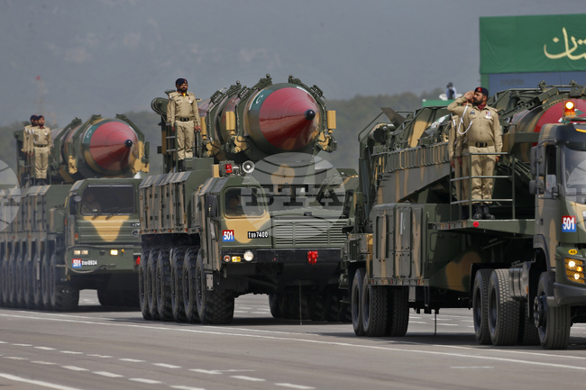 Саудитска Арабия и притежаващият ядрени оръжия Пакистан подписаха споразумение за взаимна отбрана