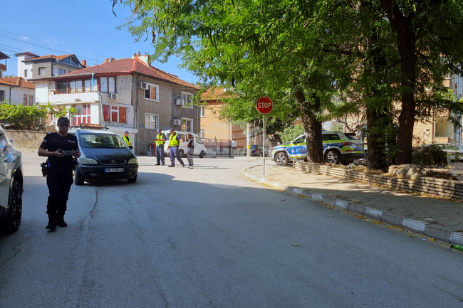 Общо четирима души са задържани при специализирана полицейска операция в Асеновград след сбиване между две ромски фамилии
