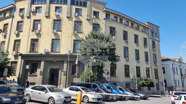 Сигнал за поставено взривно устройство затвори съдебната палата в Ямбол