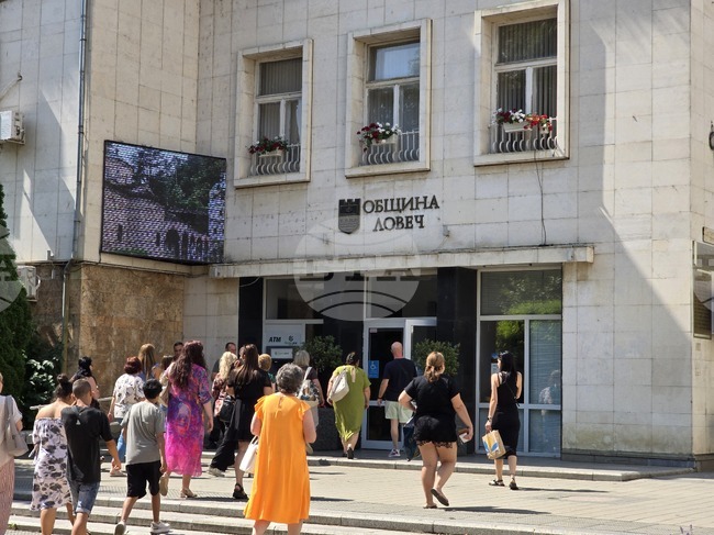 Възстановена е работата в две от трите сгради в Ловеч, в които бяха получени сигнали за взривни устройства