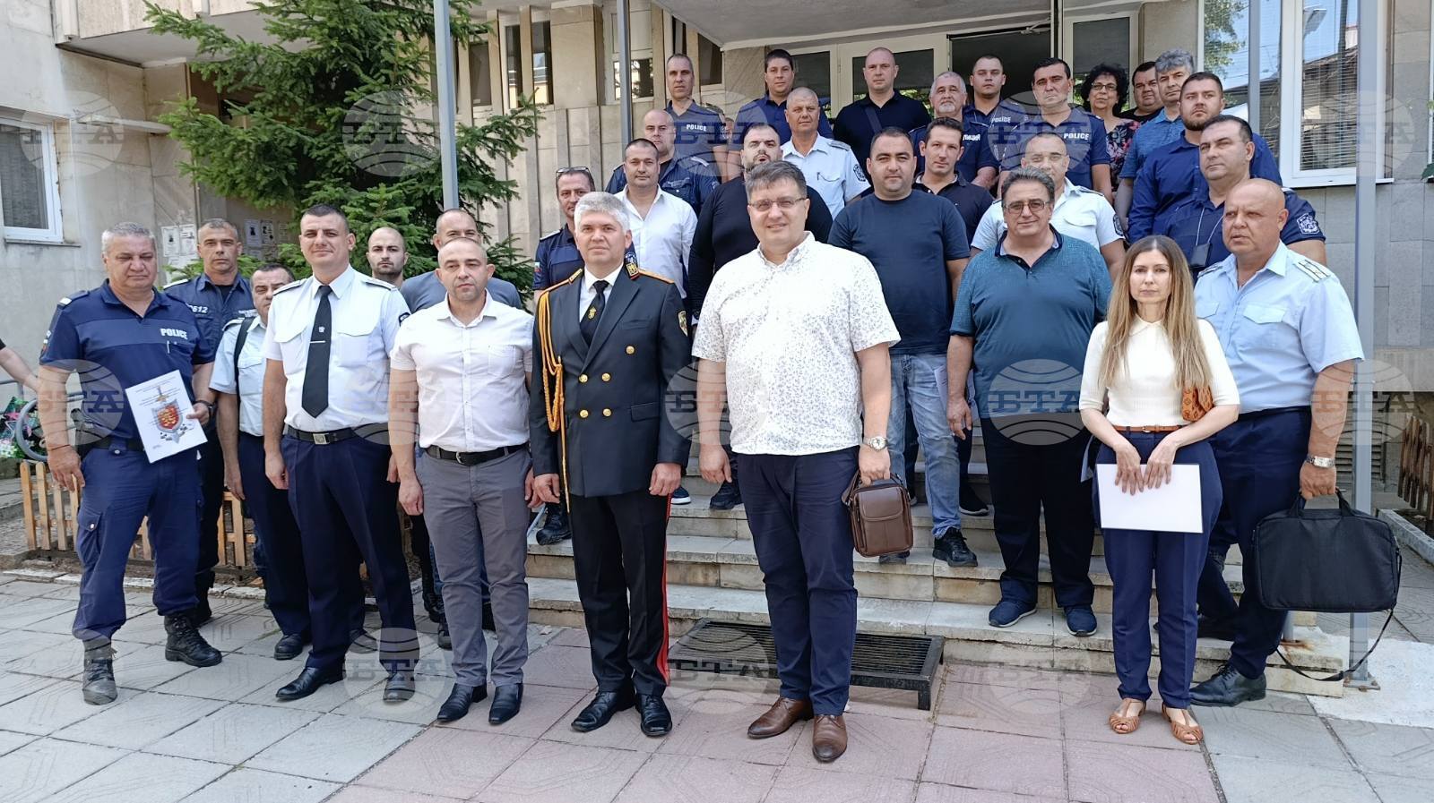 Писмена похвала получиха 77 служители на всички полицейски управления в област Враца по повод празника на МВР