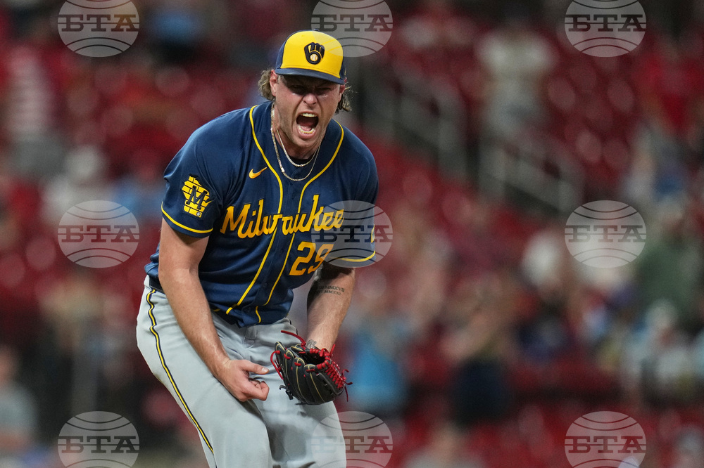 APTOPIX Brewers Cardinals Baseball