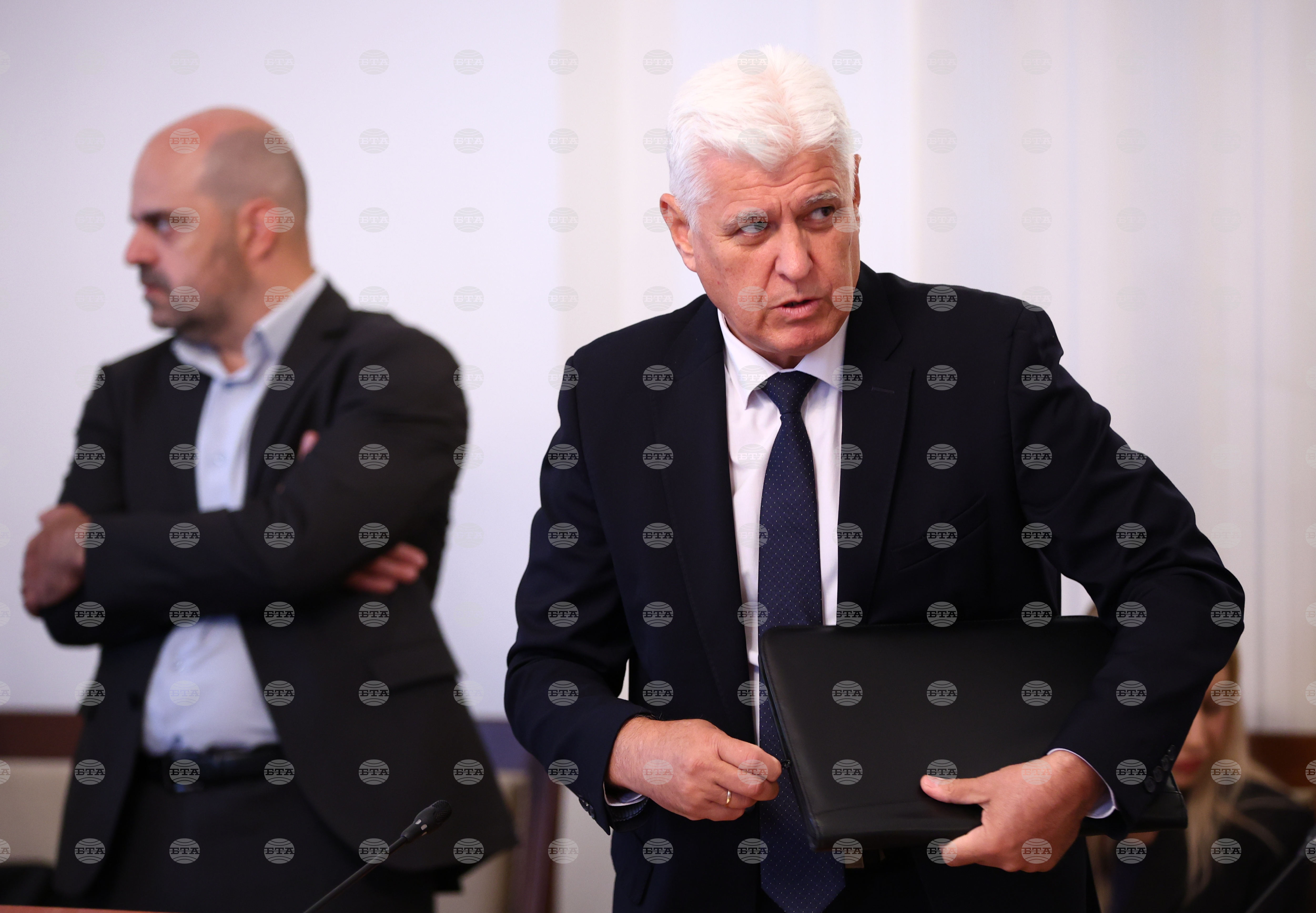 Общо 51% от проектобюджета за отбрана за 2026 г. са за персонал, 35 % - за капиталови разходи, каза военният министър Димитър Стоянов