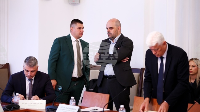 Комисията по отбрана подкрепи изменение на проекта за инвестиционен разход, свързан с бойните машини "Страйкър" заради повишени цени
