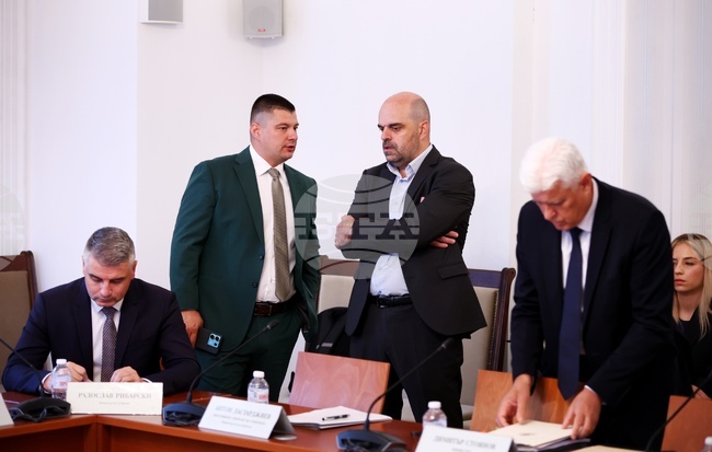 Комисията по отбрана подкрепи изменение на проекта за инвестиционен разход, свързан с бойните машини "Страйкър" заради повишени цени