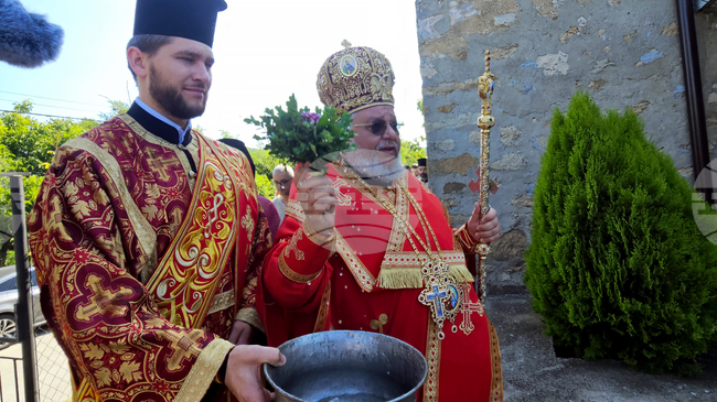 Старозагорският митрополит Киприан преосвети изцяло възстановения храм „Света Неделя“ в харманлийското село Черепово