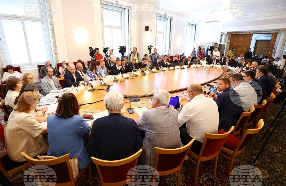 Парламентарната комисия по бюджет и финанси ще разгледа на второ четене законопроектите за бюджета на ДОО и на НЗОК за 2026 г.