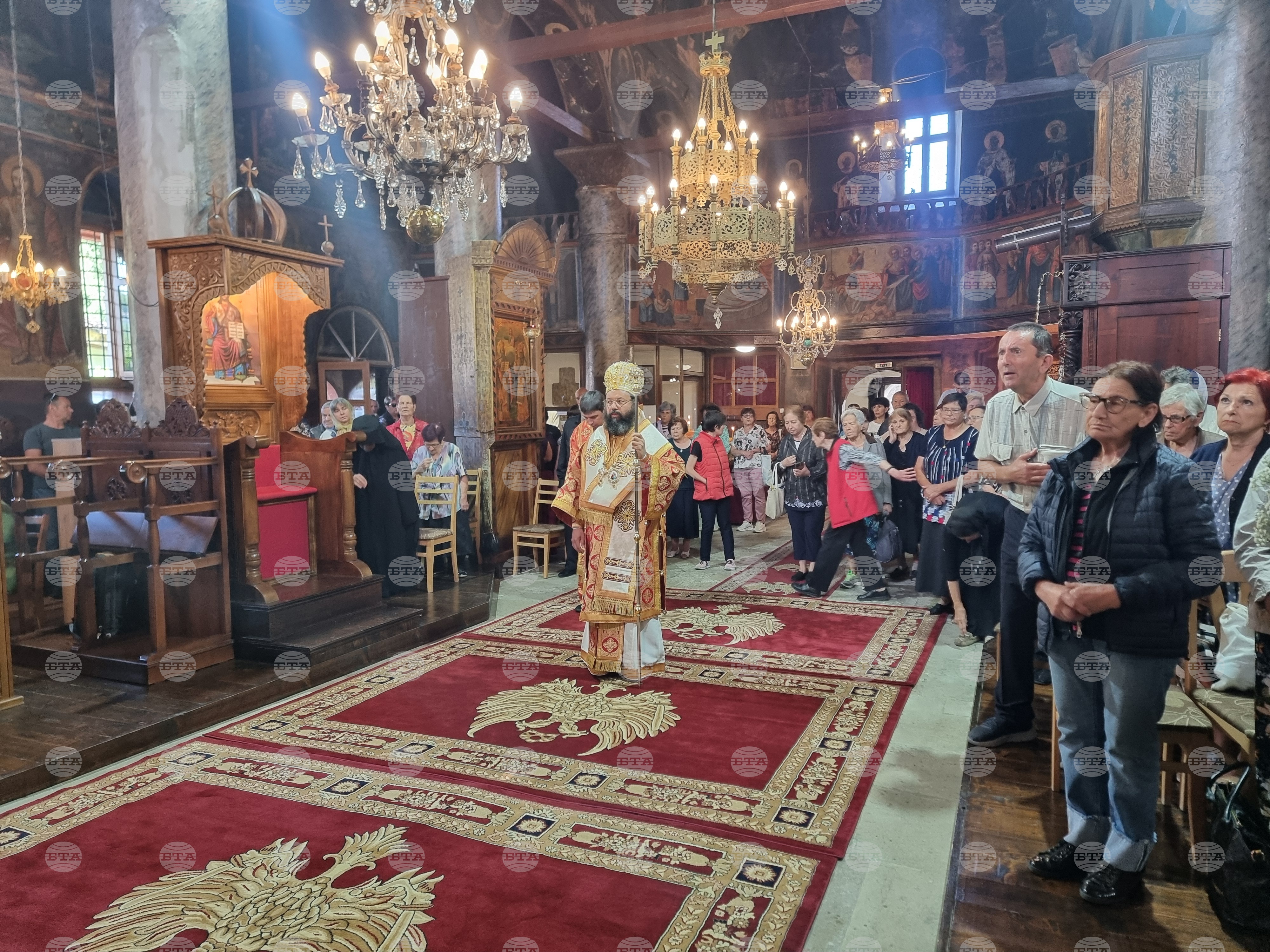 Смолянският епископ Висарион оглави богослужението на храмовия празник в 190-годишната църква "Св. Неделя" в Смолян