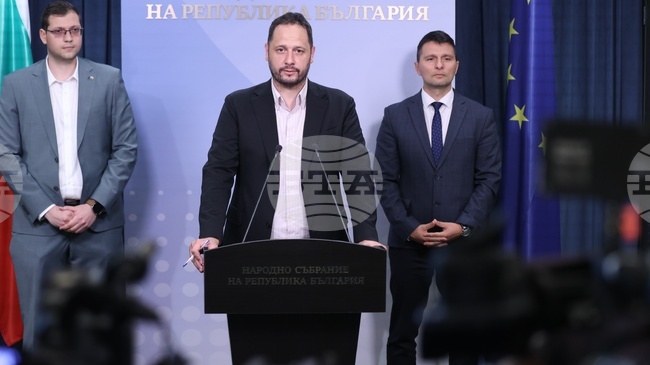 Управляващите внасят промени в Изборния кодекс за възстановяване на машинния вот, отпадане на район „Чужбина“ и на ограничението от 20 секции 