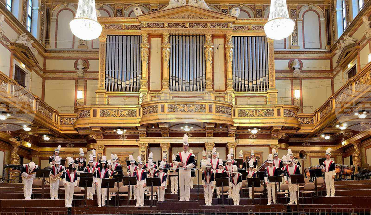 Младежкият духов оркестър Marching Stars представи България в Златната зала