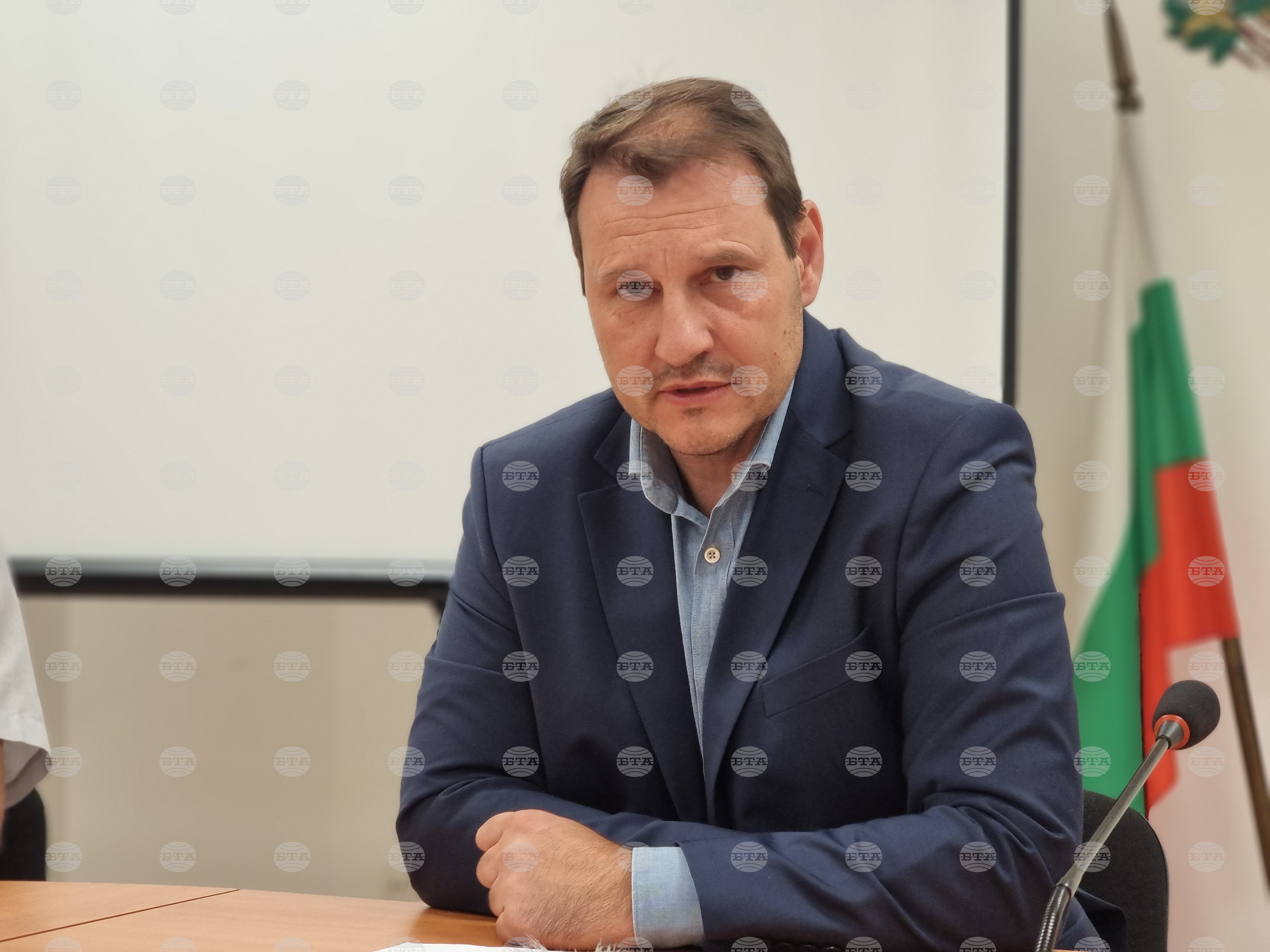 Спешно трябва да се ремонтират 16 км от пътя Ямбол – ГКПП "Лесово", заяви областният управител Георги Чалъков
