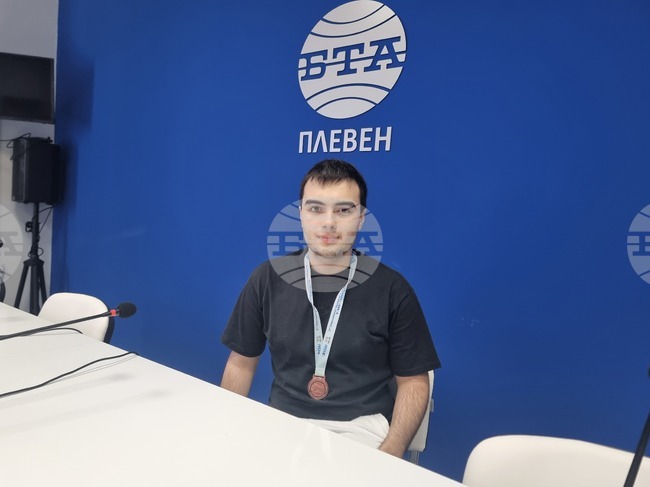 Заради изкуствения интелект може да изчезнат професии, но ще се създадат и нови, смята Марио Петков, част от националния отбор по изкуствен интелект