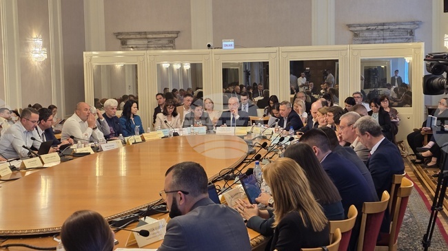 Законопроектът за държавния бюджет за 2026 г. беше приет на първо четене от бюджетната комисия към парламента