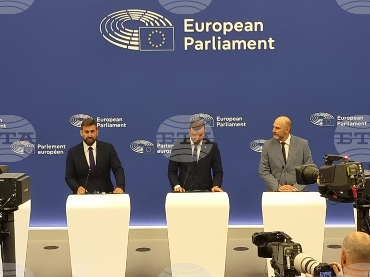 MEP Novakov Says New Air Passenger Rules Add EUR 1.80 to Ticket Prices