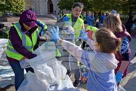 Варна - Кампания за събиране на капачки "Аз Вярвам и Помагам"