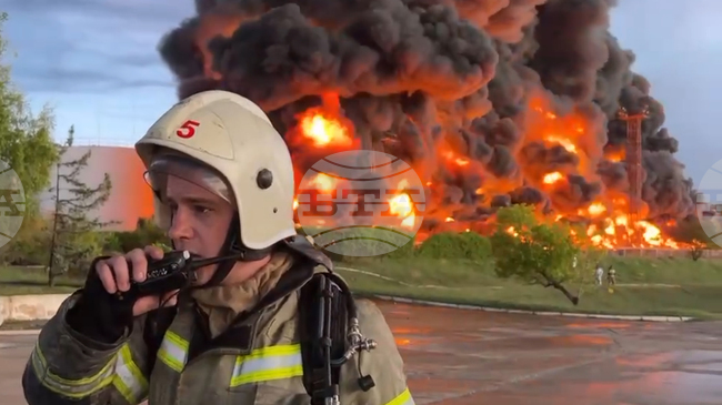 Украинска атака с дронове причини пожар в рафинерия във Волгоград; трима души бяха ранени в Белгородска област 