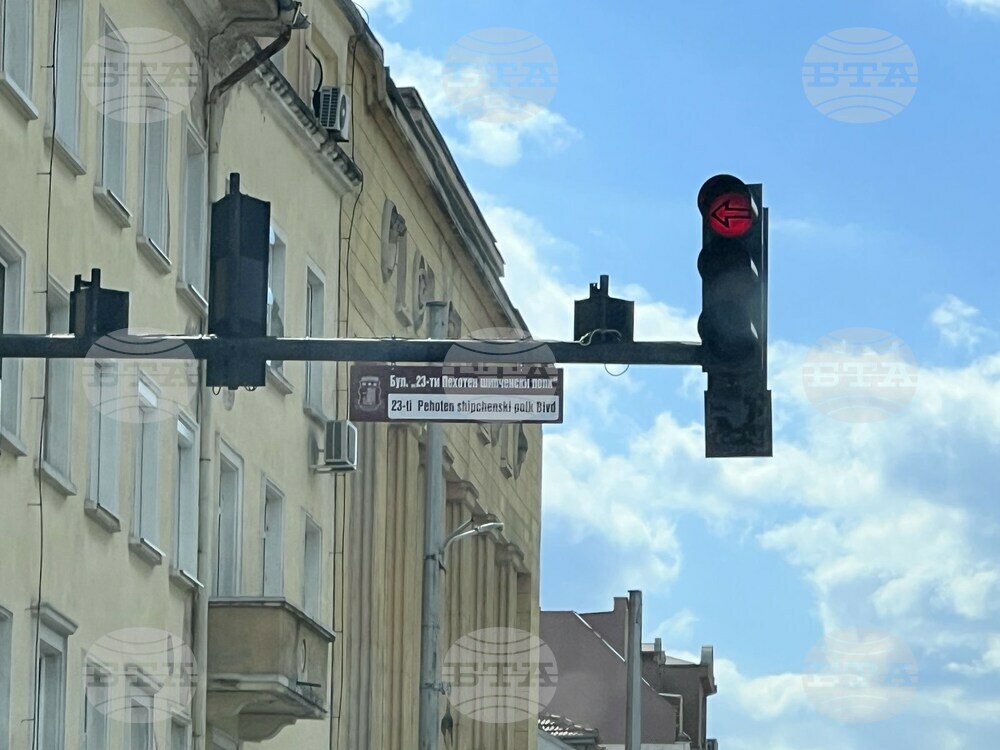Започна монтирането на нови указателни табели в Казанлък