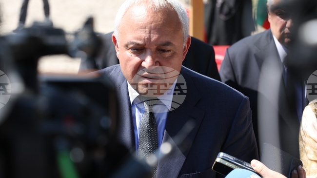 Данните за полетите на Пеевски сме получили по предвидения от закона ред, каза министър Иван Демерджиев