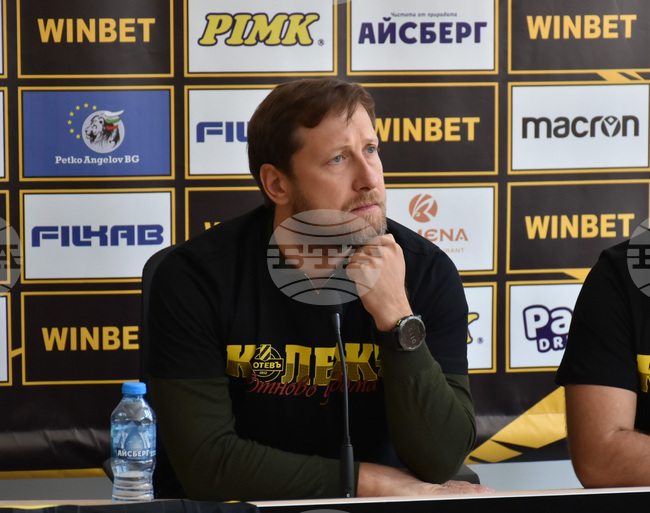 "Няма официално обяснение за наложената ми забрана, Ботев има приходи от 10 милиона евро", каза собственикът клуба Антон Зингаревич