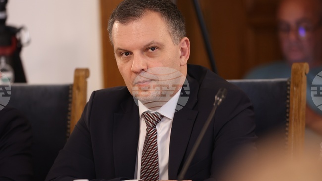 Министърът на правосъдието Николай Найденов поиска наказание за нотариуса Веселин Петров по случая „Баба Алино“ 