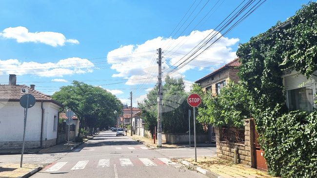 В Нова Загора започва обновяване на маркировката на пешеходните пътеки и паркоместата