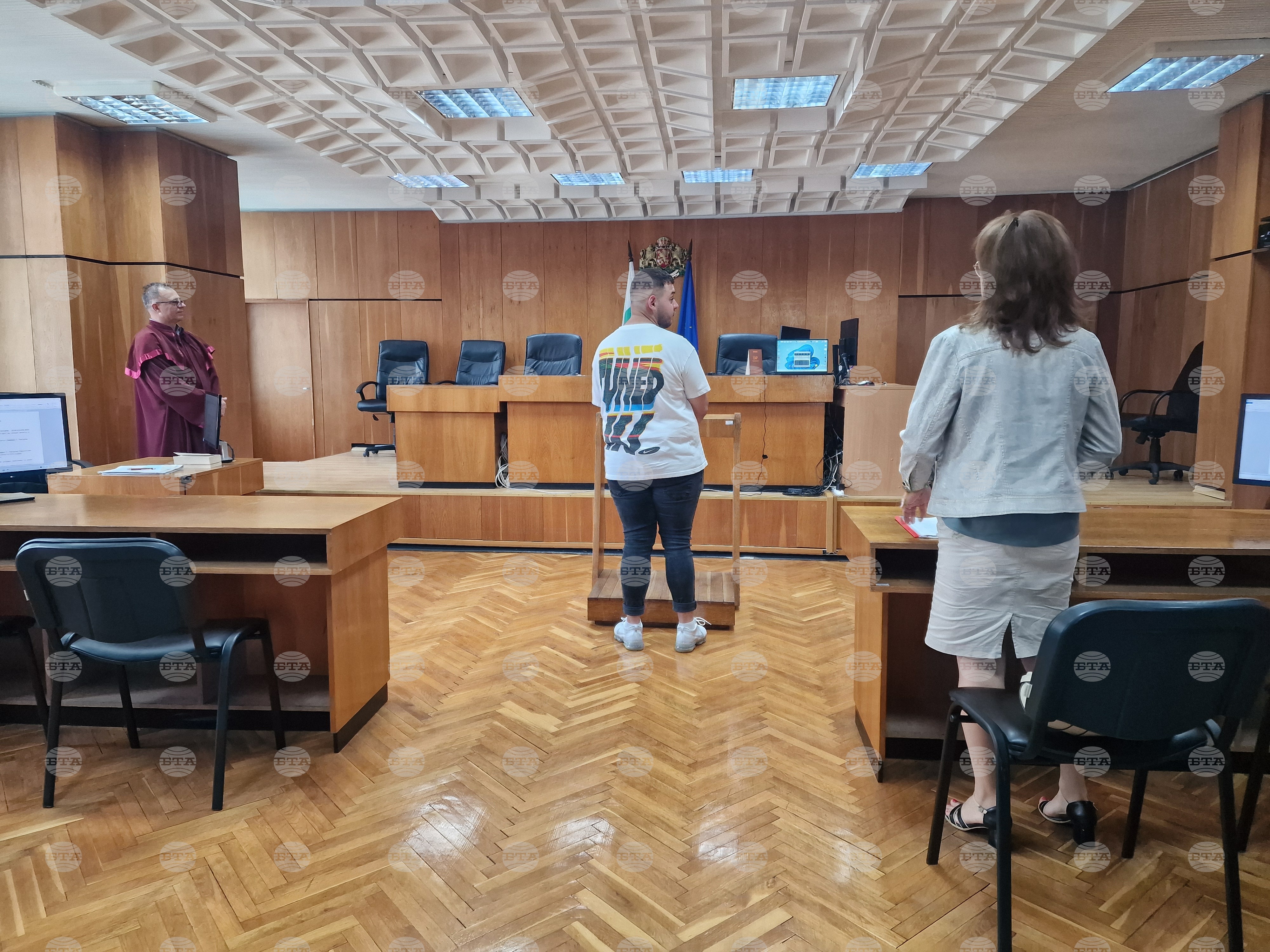 Младеж на 20 години получи условна присъда за държане на кокаин и марихуана с цел разпространение след споразумение с прокуратурата