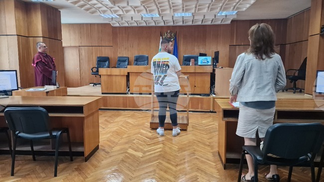 Младеж на 20 години получи условна присъда за държане на кокаин и марихуана с цел разпространение след споразумение с прокуратурата