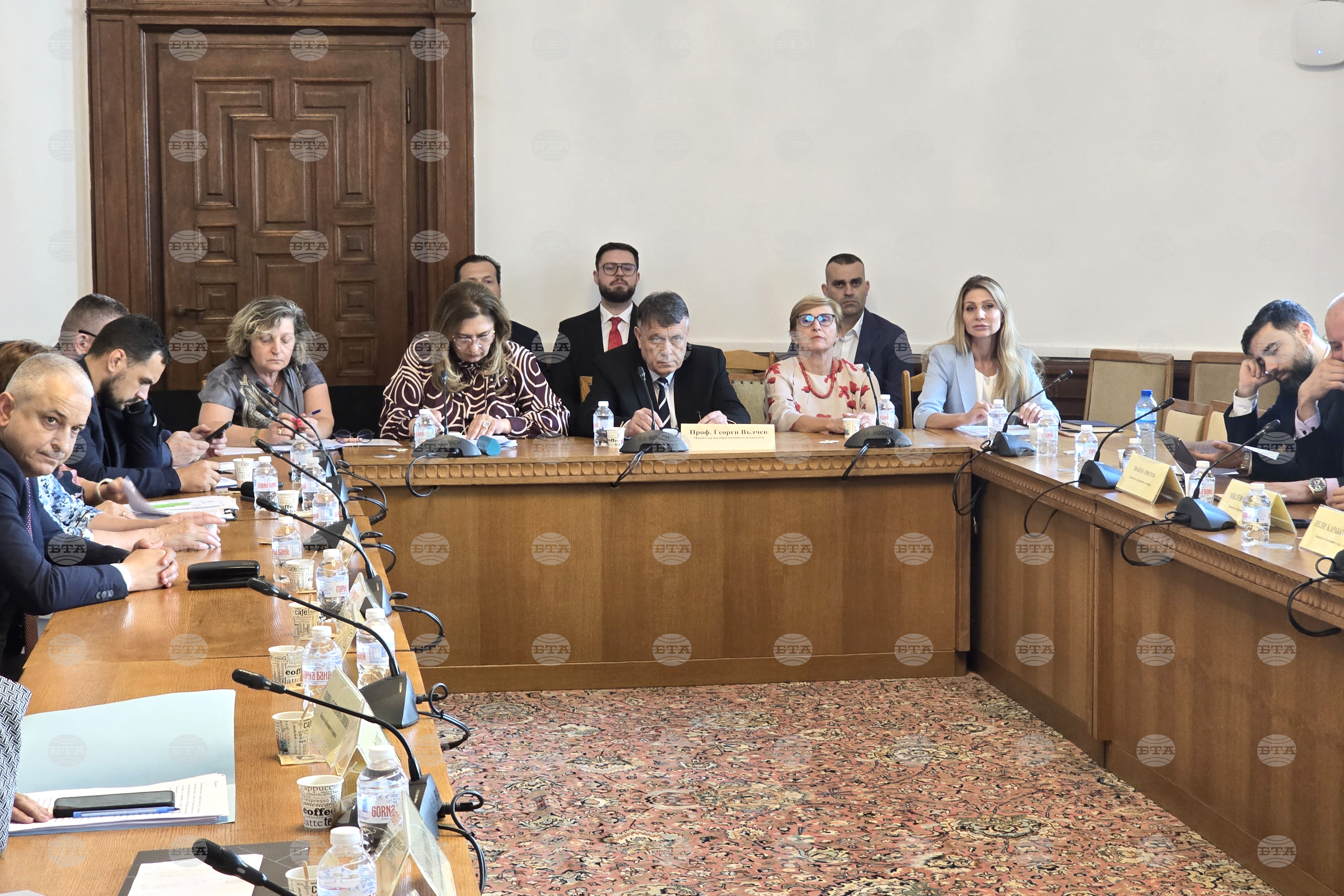 В законопроекта за държавния бюджет за 2026 г. средствата за образование са 4,5 процента от брутния вътрешен продукт, каза министър Георги Вълчев