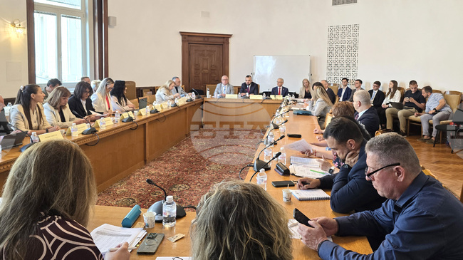 Депутатите обсъдиха проектобюджета за образование за 2026 г. в Комисията по образованието и науката