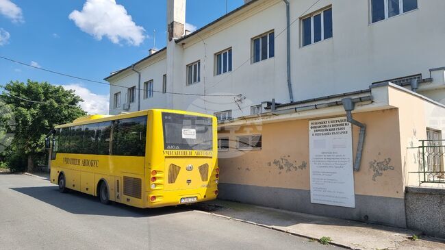 В навечерието на първия учебен ден полицията в Ямбол извършва проверки за сигурността в училищата и на пътната сигнализация около тях