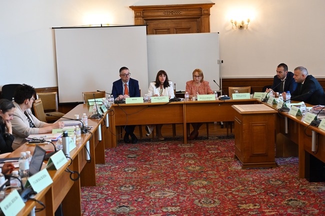 МТСП: Министър Ефремова: Над 315 млн. евро повече за социална подкрепа са предвидени в проекта на Бюджет 2026