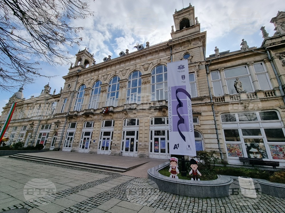 Soprano Krassimira Stoyanova Sings Mahler, Rachmaninoff in Ruse