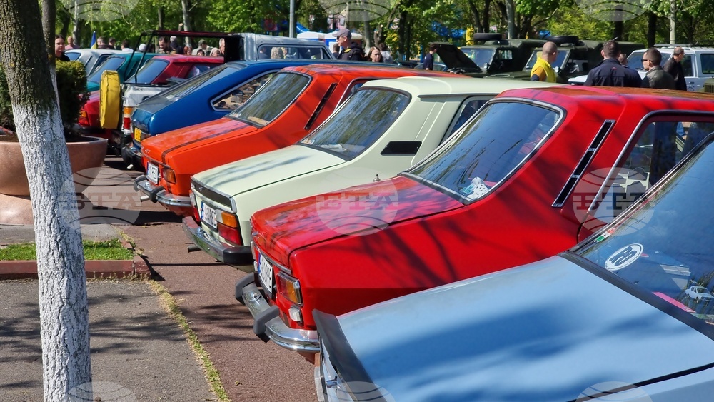 Румъния - автомобили - ретро парад