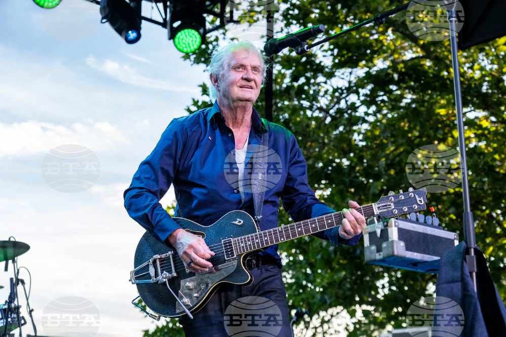 Tom Cochrane and Red Rider in Concert - West Kelowna