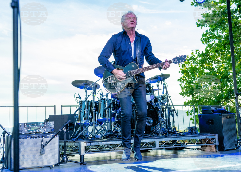 Tom Cochrane and Red Rider in Concert - West Kelowna