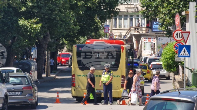 Шофьорът на автобуса, блъснал пешеходка в района на кооперативния пазар във Велико Търново, е привлечен като обвиняем